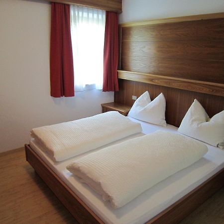 Aparthotel Garni Haus Hubertus Маллес-Веноста Екстер'єр фото