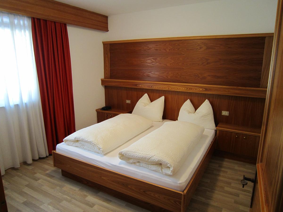 Aparthotel Garni Haus Hubertus Маллес-Веноста Екстер'єр фото